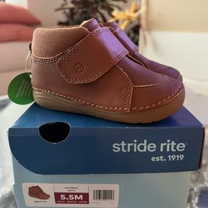 New Stride Rite booties. Toddler size 5.5. Color: chestnut
